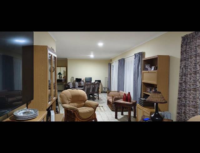 2 BEDROOM PROPERTY TO RENT IN BRENTWOOD PARK